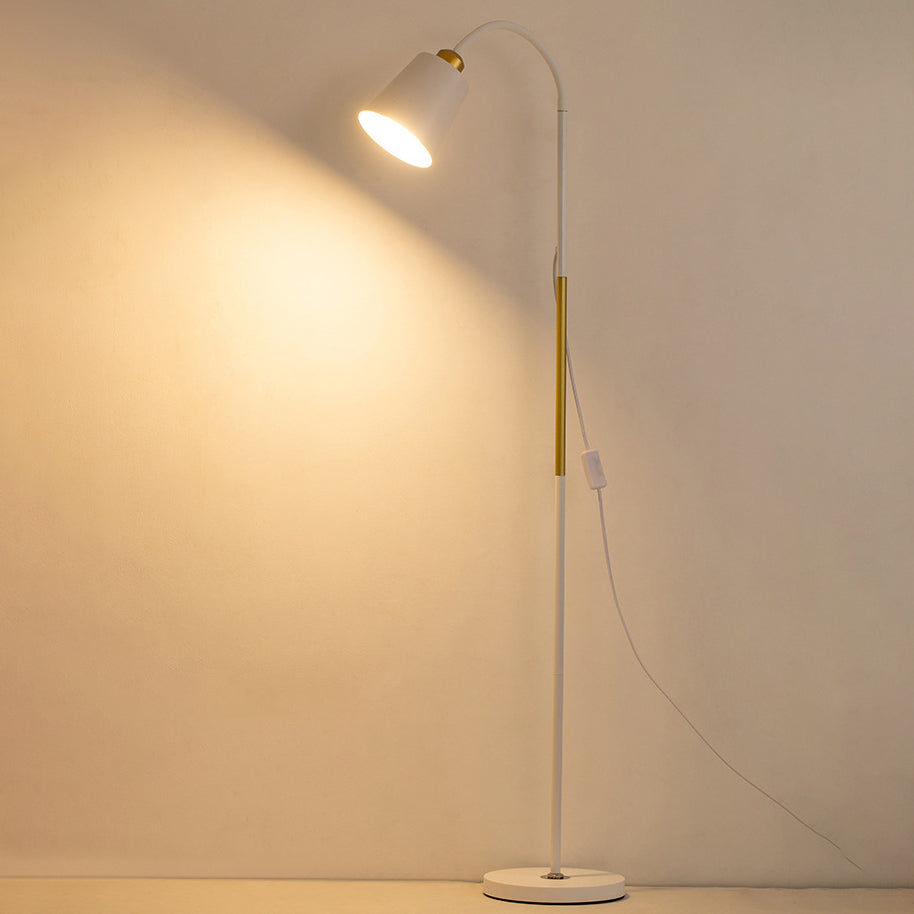 Minimalistyczna lampa podłogowa z okrągłym kloszem PVC