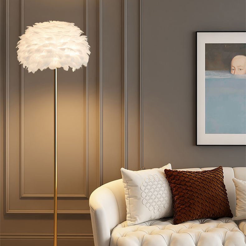 Nordyjska lampa podłogowa z kloszem z piór i kryształów