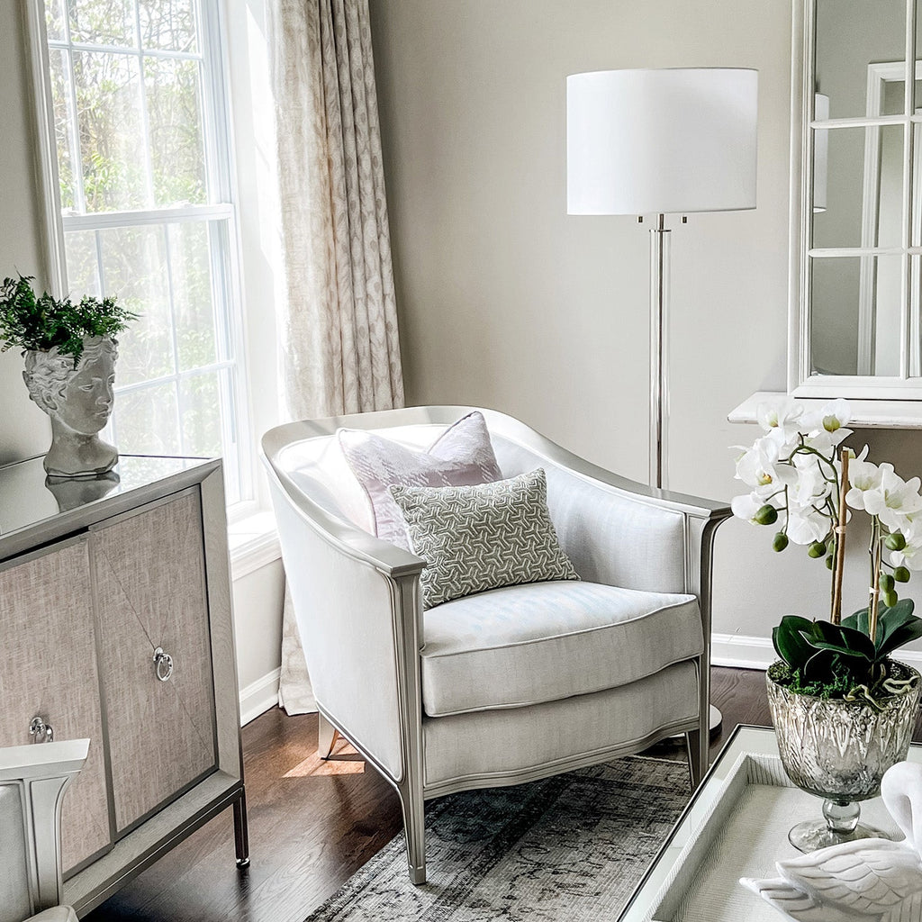 Lampa podłogowa Laurel z cylindrem szklanym, polerowany nikiel