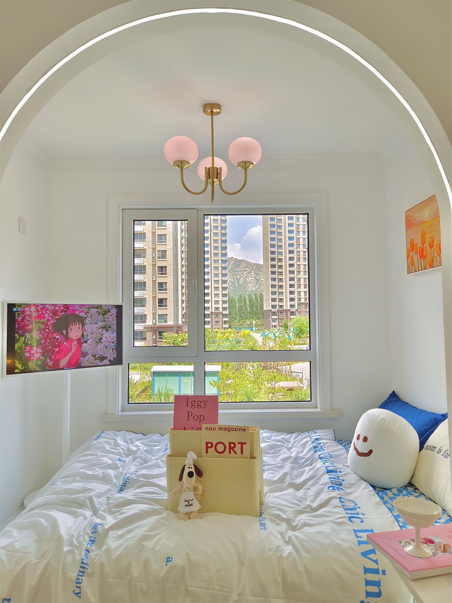 Różany Kryształowy Żyrandol